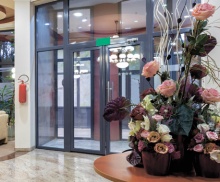 Uși batante din aluminiu pentru hotel Super Okna MD