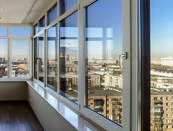 Calculati pretul vitrarii balconului / lojei Super Okna MD