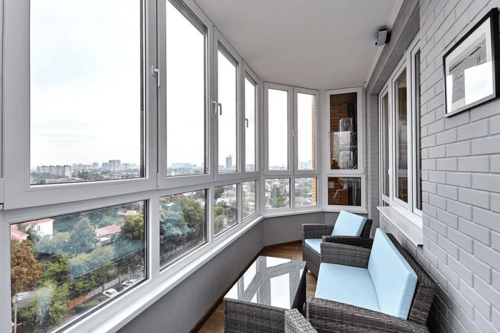 Calculaţi preţul vitrării balconului/lodjei